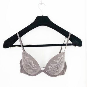 Calvin Klein /  Grey  Chevron Embossed Patterned Underwire Bra Size 34c